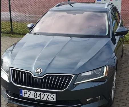 Skoda Superb cena 47000 przebieg: 256000, rok produkcji 2017 z Poznań małe 92